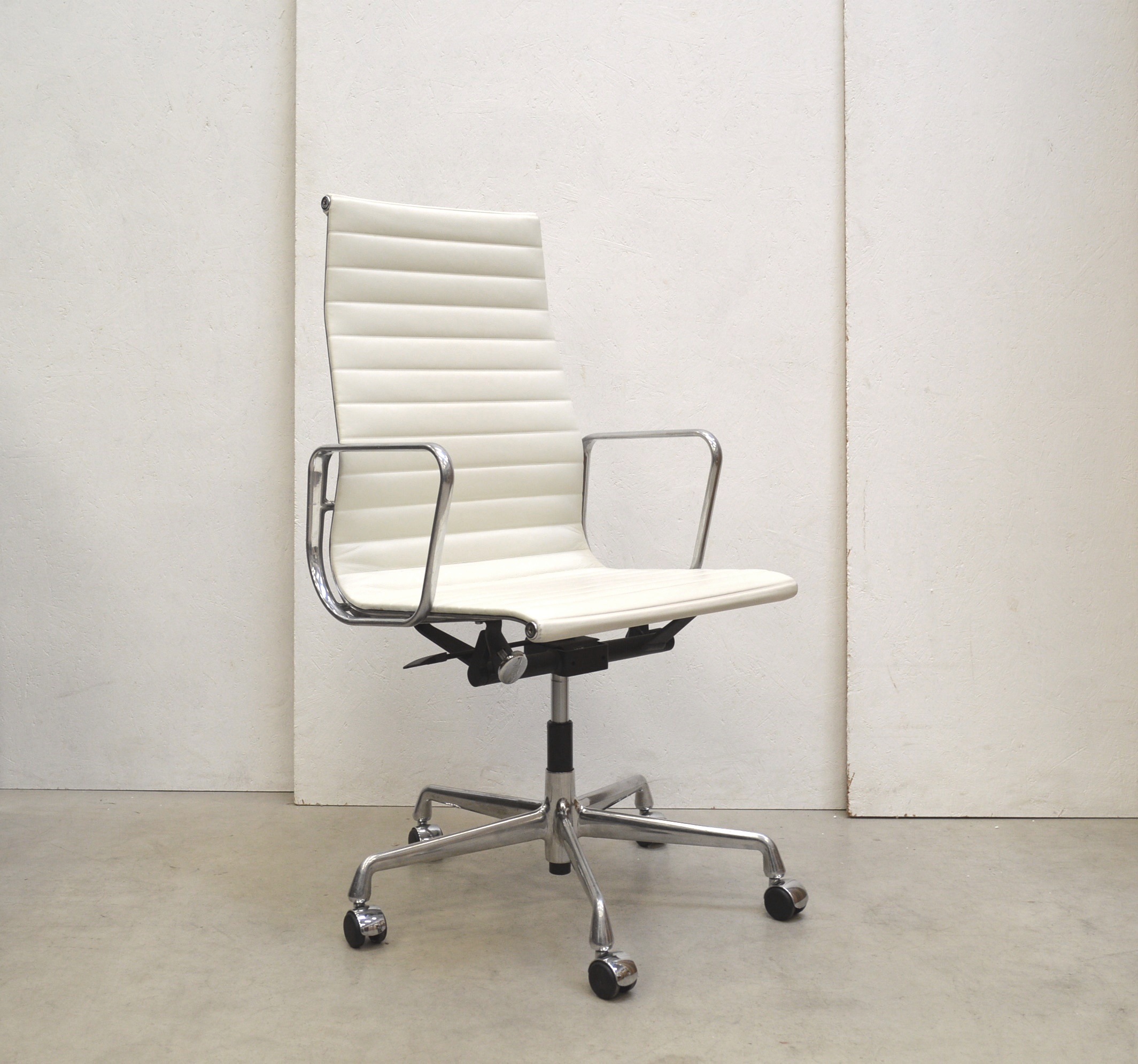15x Vitra EA119 Alu Office Chair White Leather by Charles Eames
