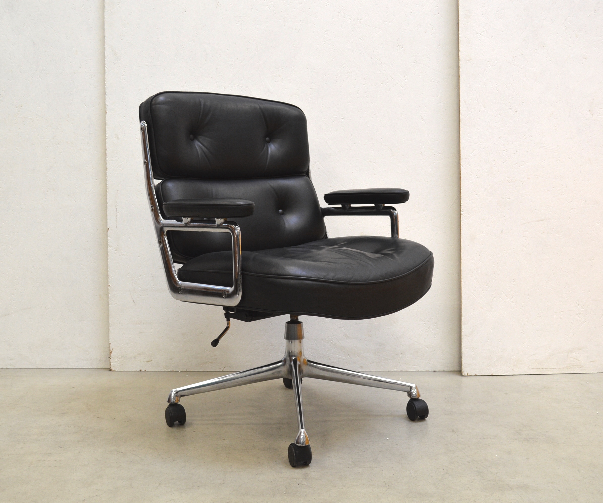 Herman Miller ES104 Office Lobby Chair by Charles Eames Interior Aksel