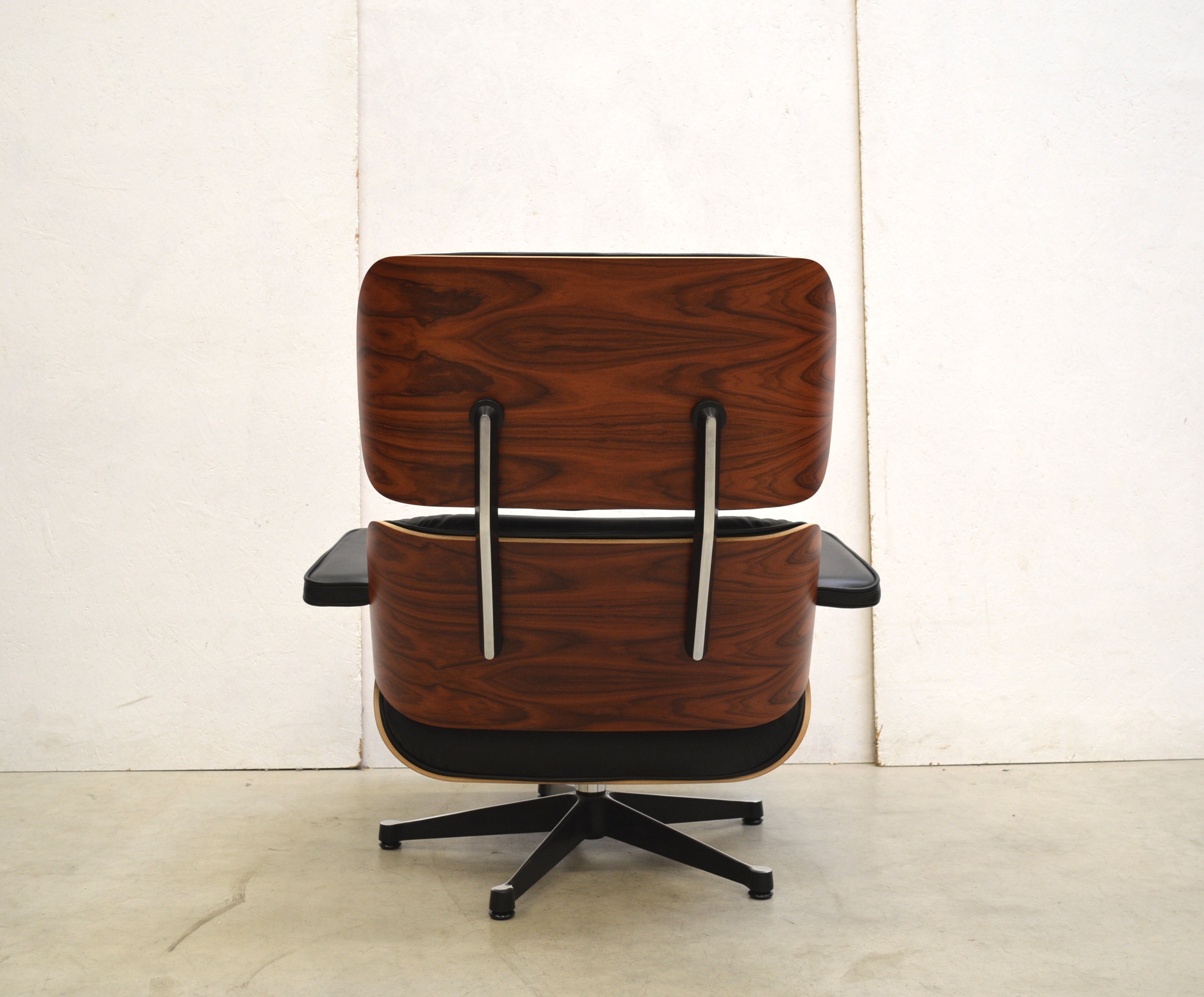 Vitra XL Lounge Chair & Ottoman Santos Palisander by Charles Eames 2019