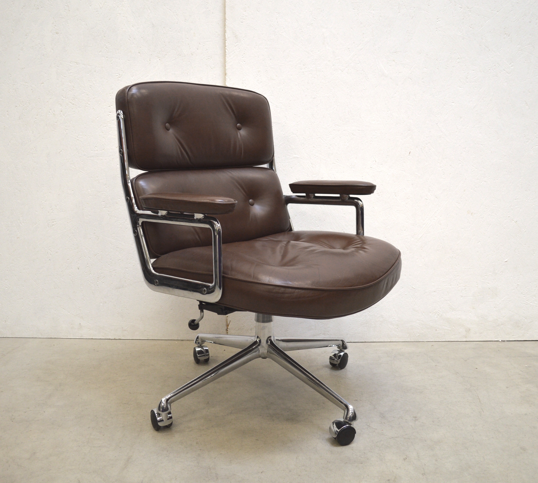 Brown Herman Miller ES104 Lobby Chair by Charles Eames 1970s Interior