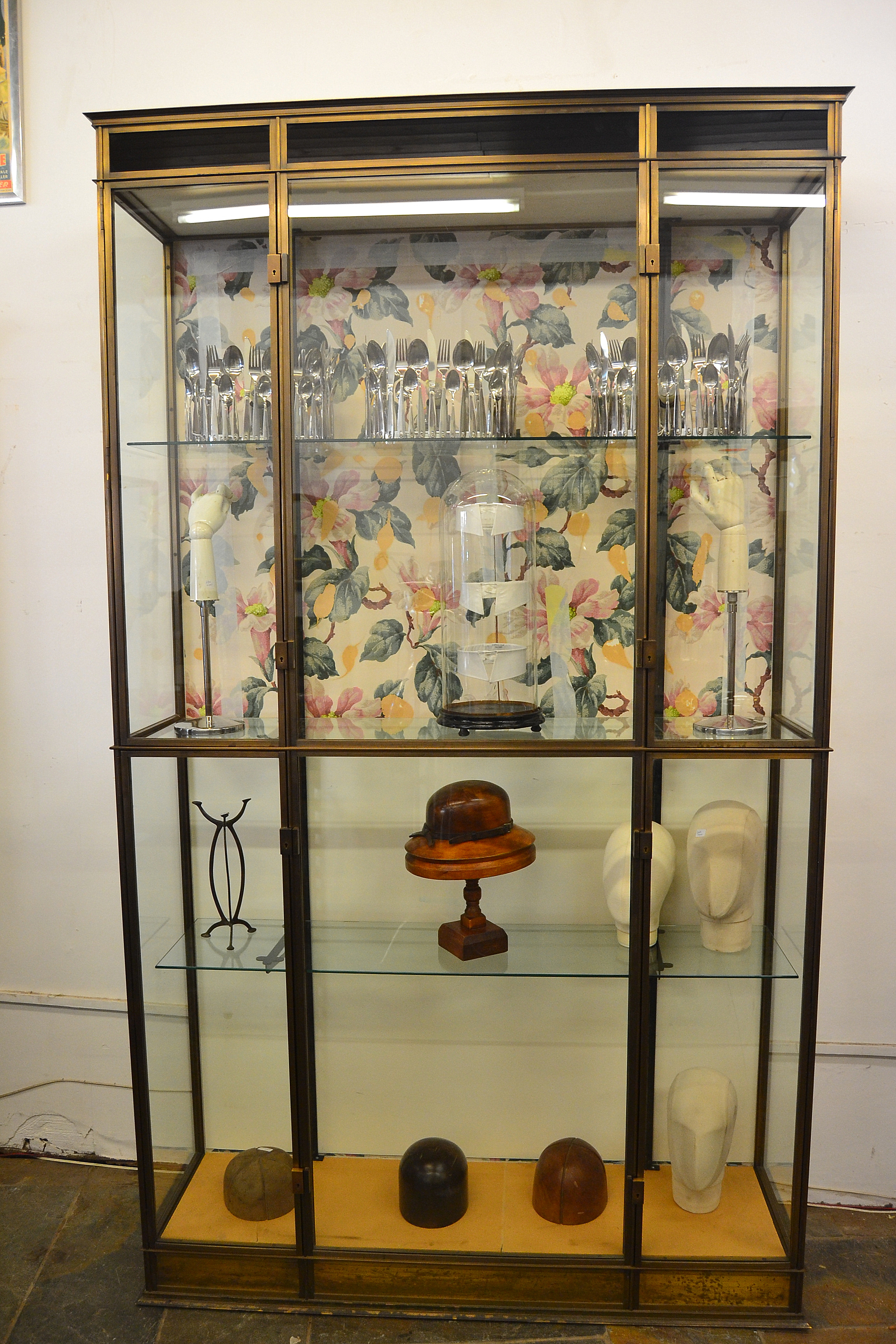 bronze Interior Boutiques Antiques for sale and mid century modern furniture, french