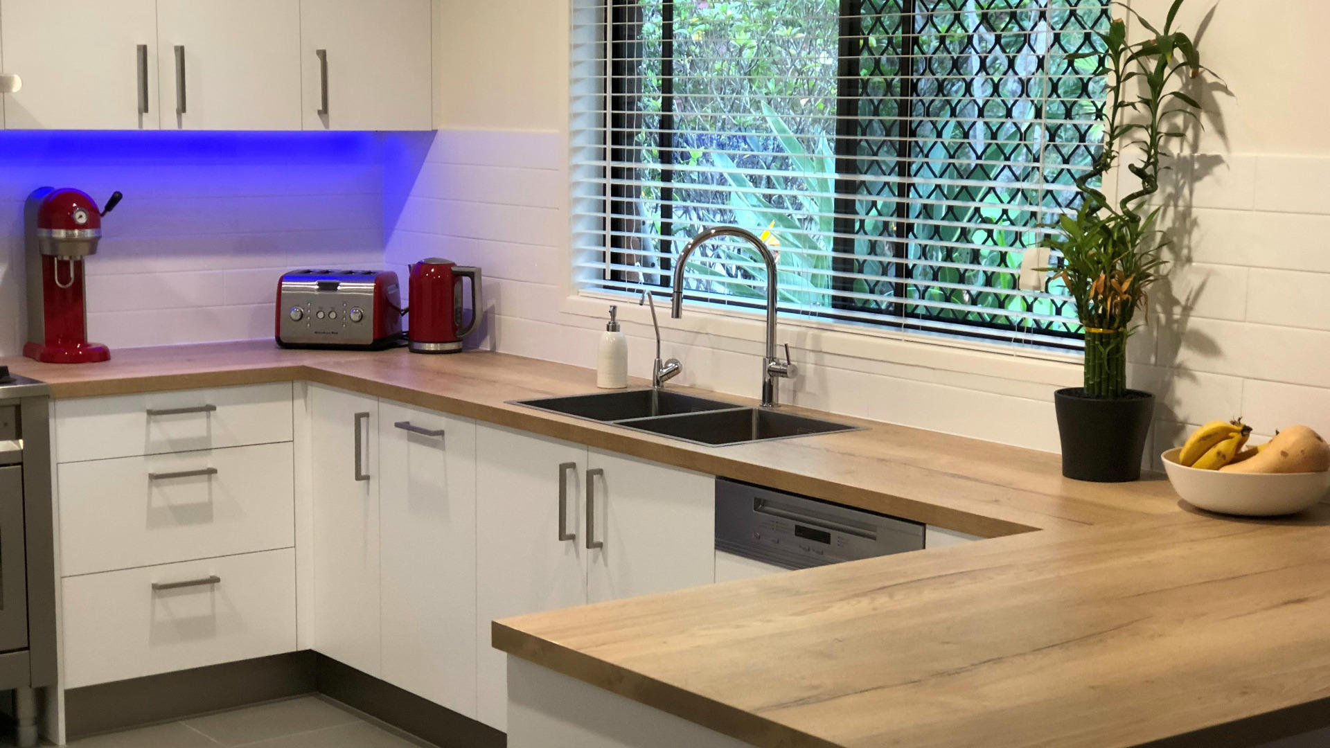 Kitchen Renovations Gold Coast Best Kitchen Resurfacing Gold Coast 2021