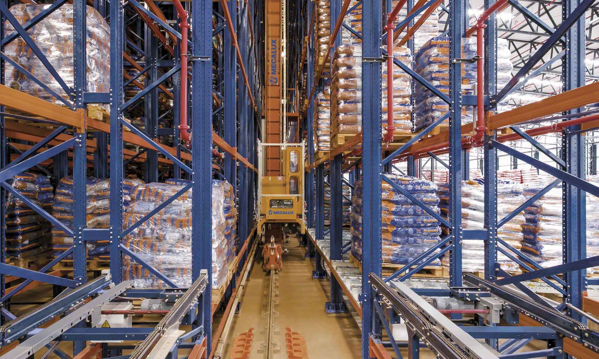 Automated stacker cranes and their uses Interlake Mecalux