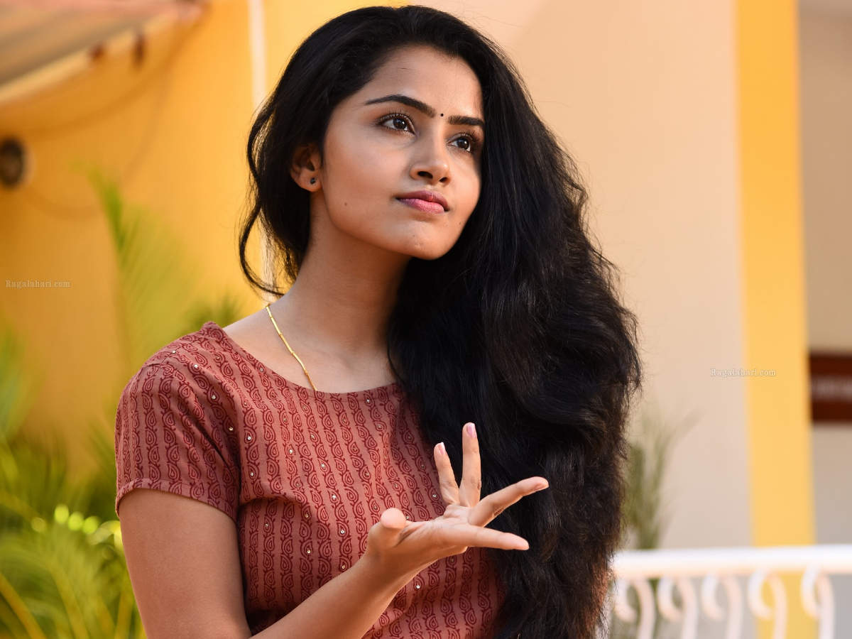 Anupama Parameswaran Profile Contact Details (Phone number, Instagram