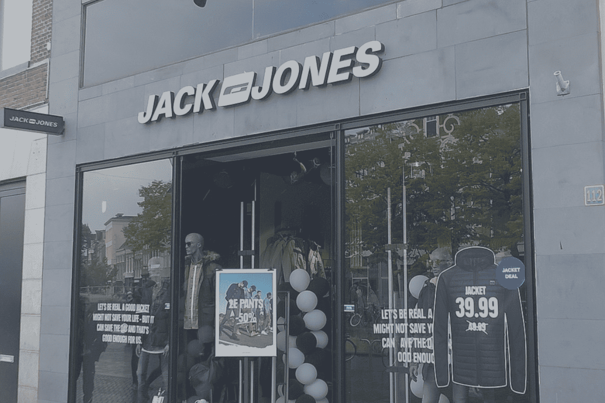 How Jack & Jones keeps customers informed