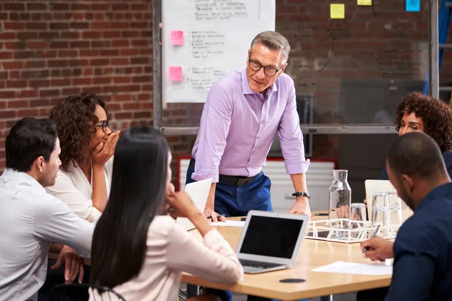 Understanding the Differences Team Lead vs. Manager in the Workplace