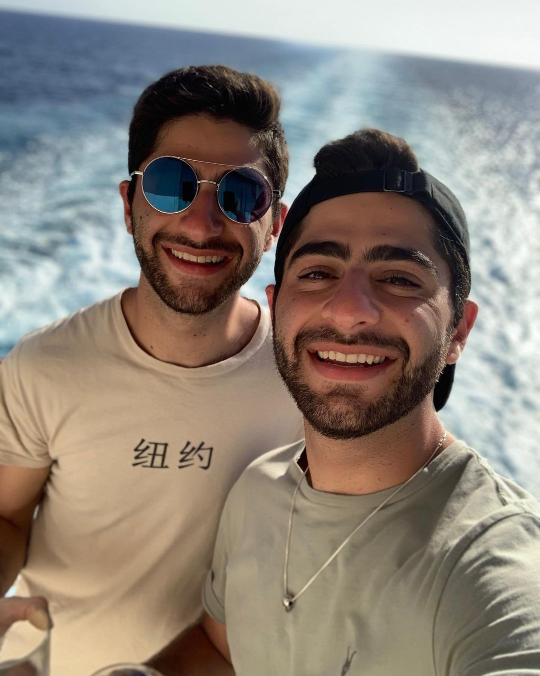 ¿Ya sigues a ‘sí somos gemelos’ ? Interrobang