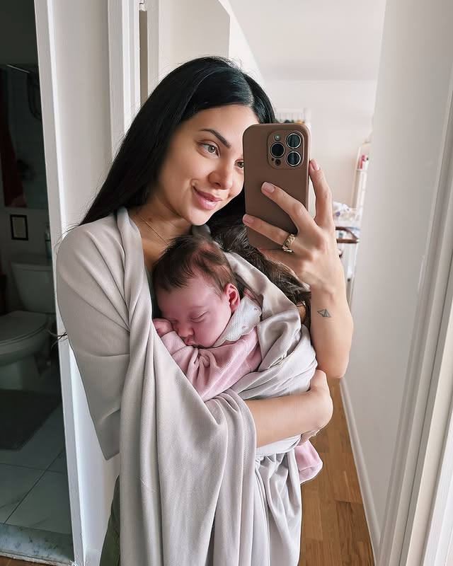 Contenido de todo: Janice Nichole - Interrobang