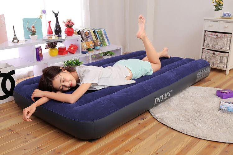 ที่นอนเป่าลม 3.5 ฟุต Intex รุ่น Classic Downy Air Bed พร้อมปั๊มมือและหมอน