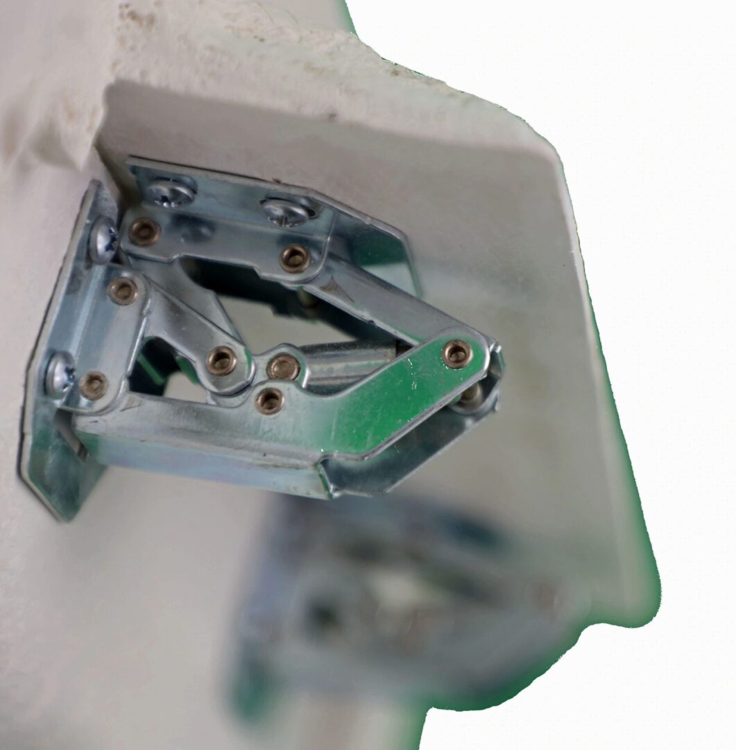 Hinged Radius Corner (TouchLatch) IntexForms, Inc.