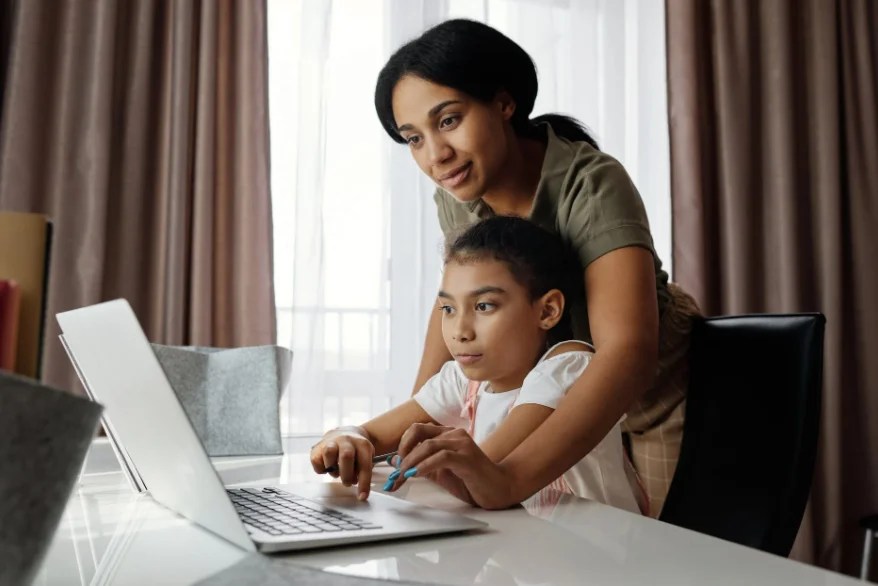 Comment choisir une école en ligne pour un élève