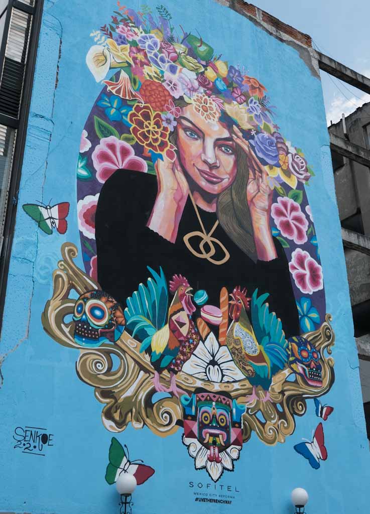 Street art in Mexico Into The Arms Of America