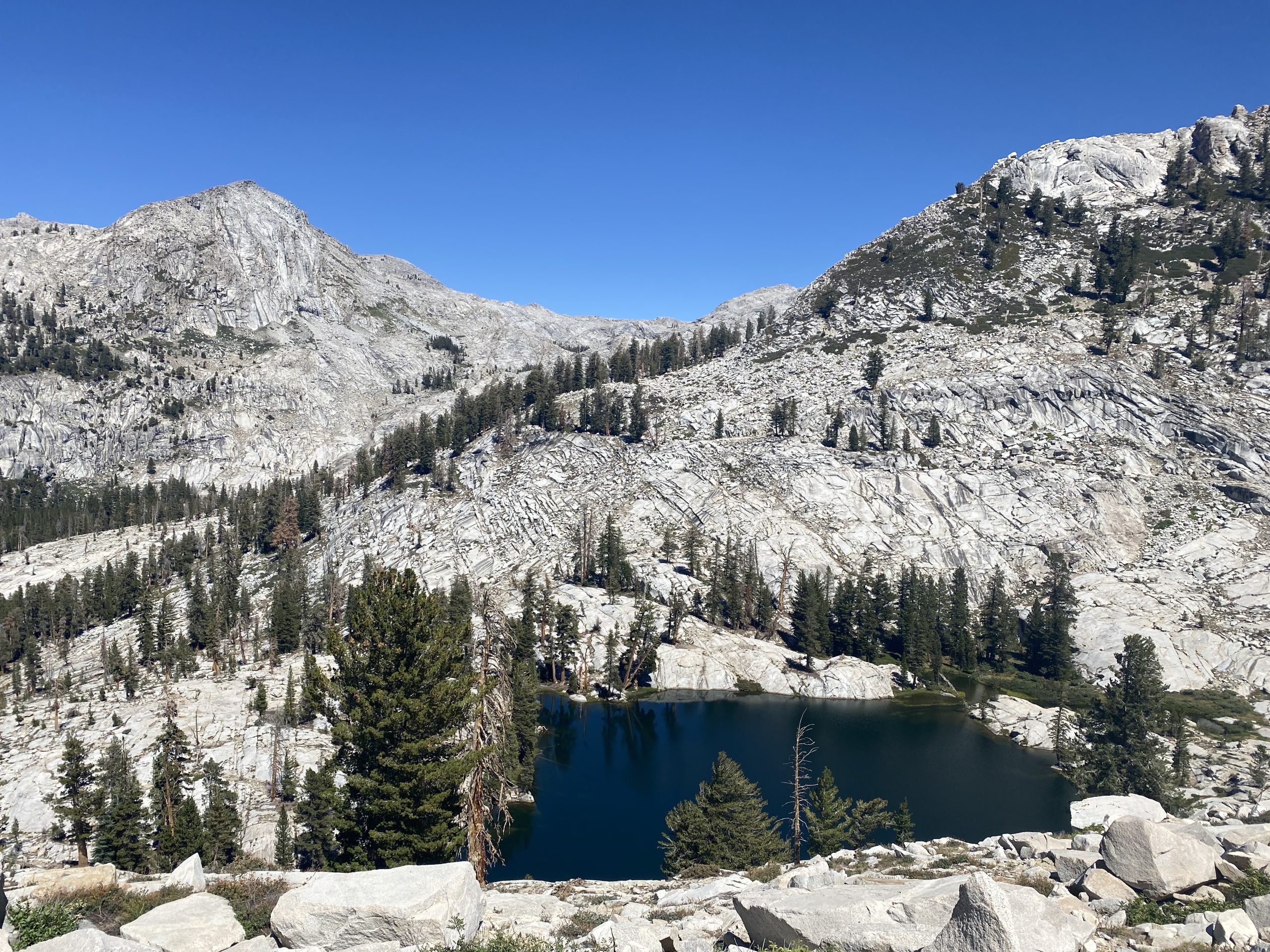 Lakes Trail day hike in Sequoia national park, USA Into the hike