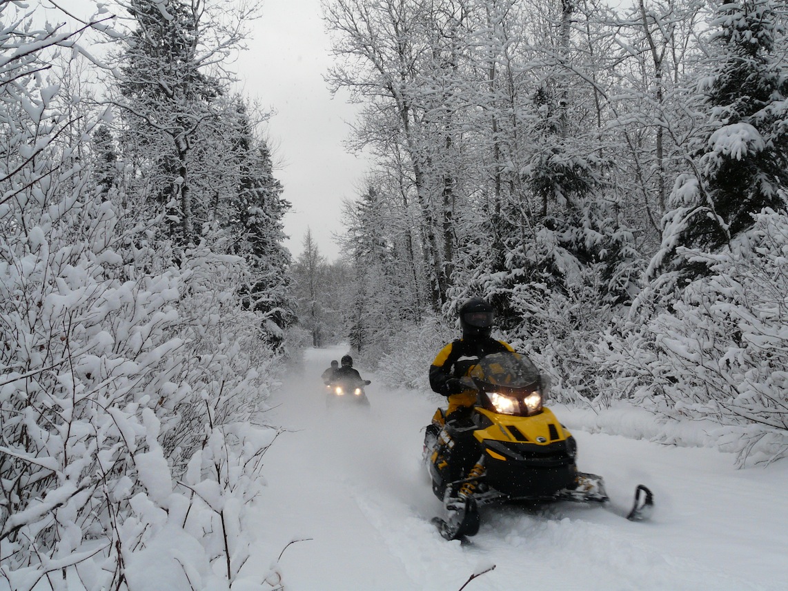 Snowmobile Manitoba Canada Tour Planner / Intrepid Snowmobiler