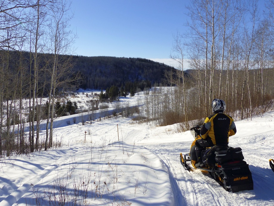 Snowmobile Eastern Saskatchewan Tour / Intrepid Snowmobiler