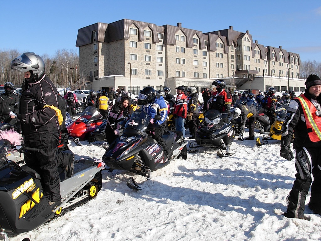 Snowmobile Quebec Charlevoix Tour / Intrepid Snowmobiler