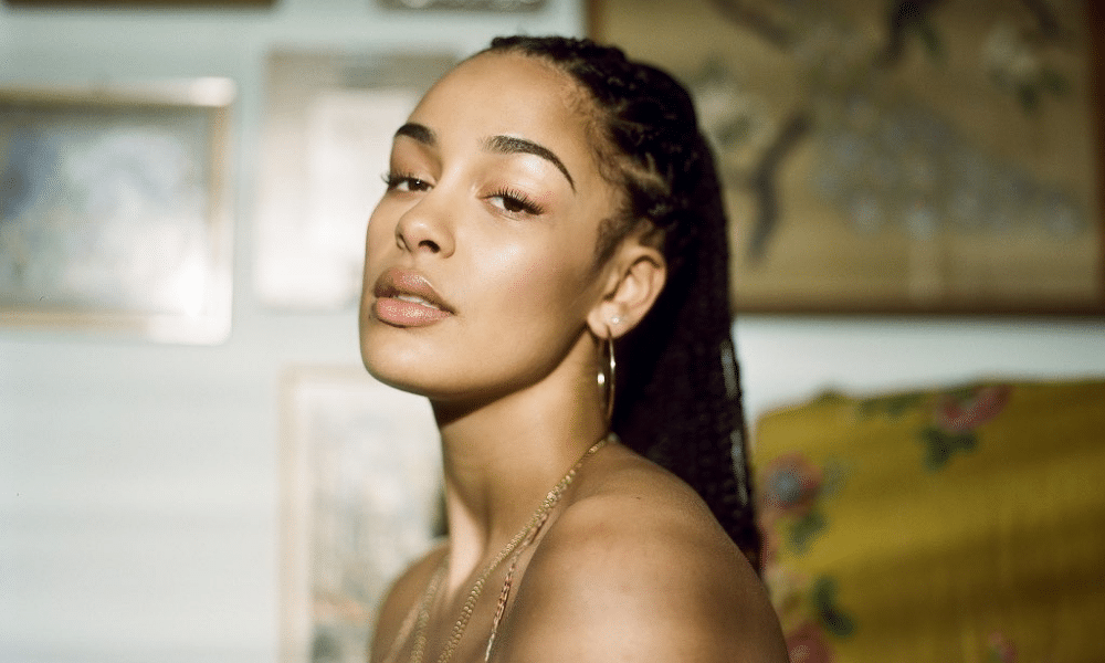 Jorja Smith l'histoire profonde de "Blue Lights", qu'elle a rédigée à