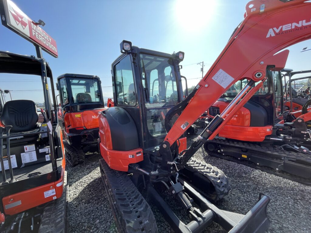 Kubota Excavator Mini New Kubota KX0334G w Cab, 2 Buckets & Thumb