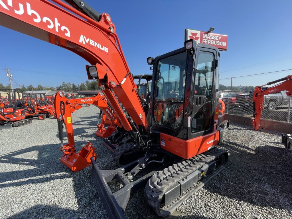 Kubota Excavator Mini New Kubota KX0334G w Cab, 2 Buckets & Thumb