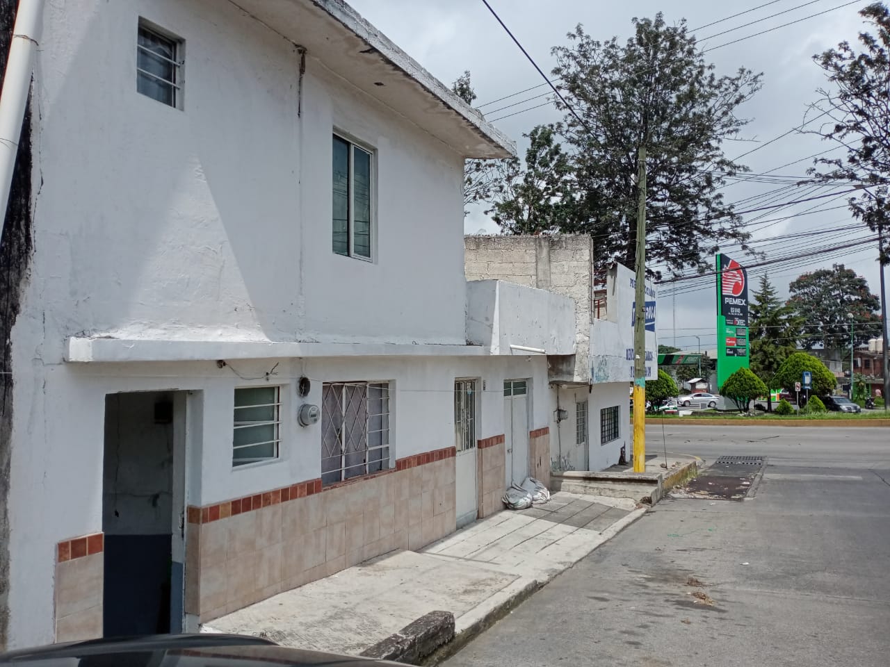 CASA EN VENTA A 5 MTS DE AV. LAZARO CARDENAS XALAPA, 283 M2, 4 REC, 3