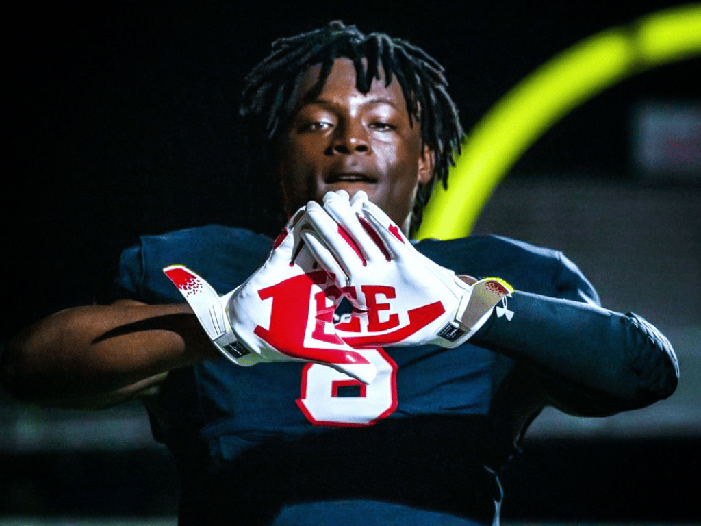 Why it is expensive to make custom football gloves? Invictus Gloves