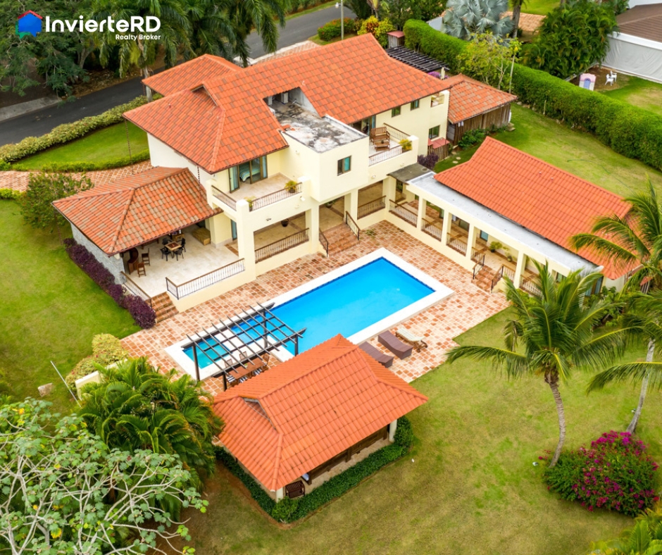 Villa en venta en Casa de Campo • InvierteRD Agentes inmobiliarios
