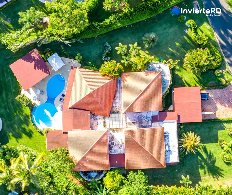 Villa amueblada en venta Casa de Campo • InvierteRD Agentes inmobiliarios