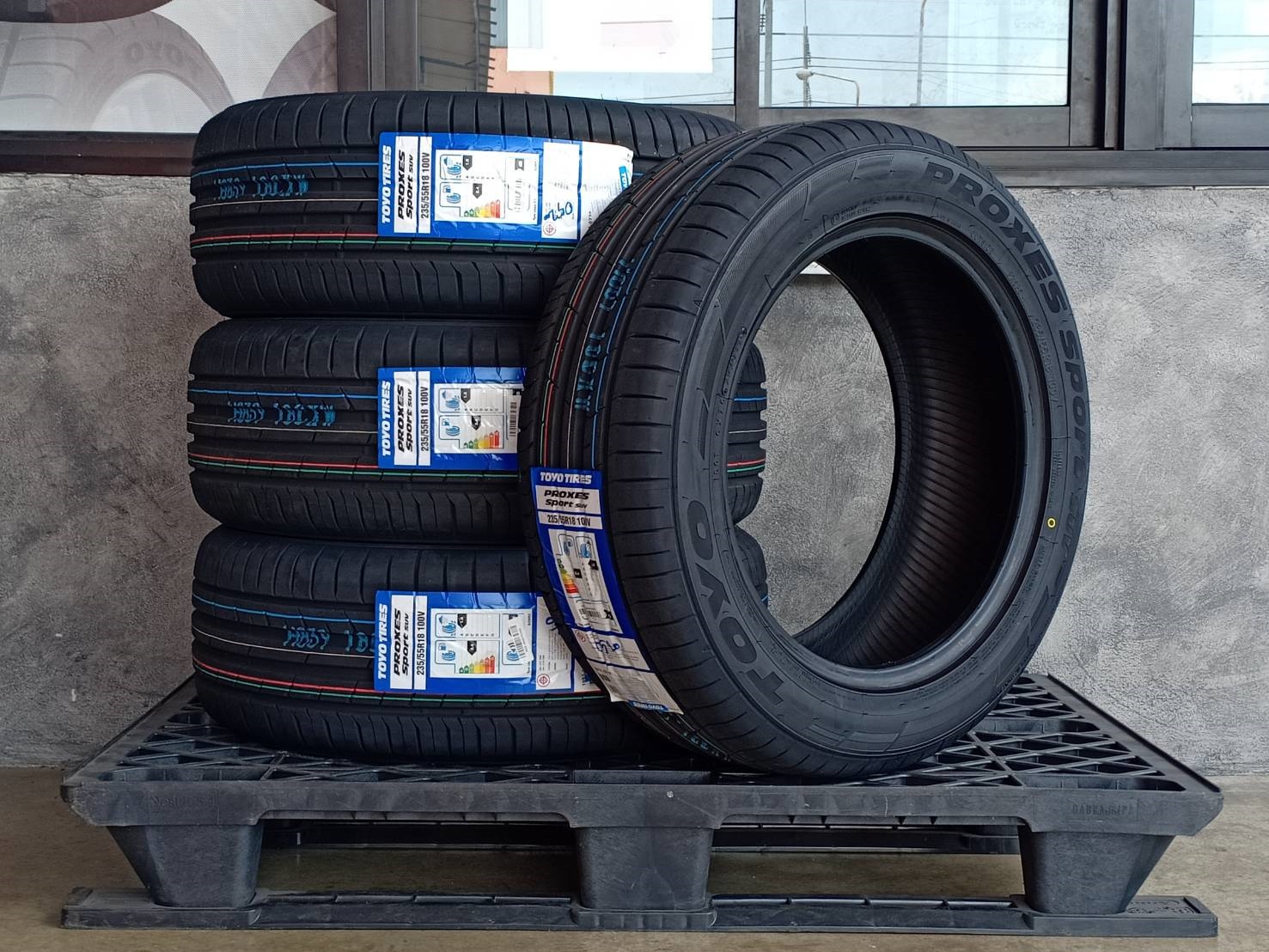 TOYO PROXES Sport SUV 235 55R18 Precious HS2 メタリックブラックポリッシュ 18インチ 7J