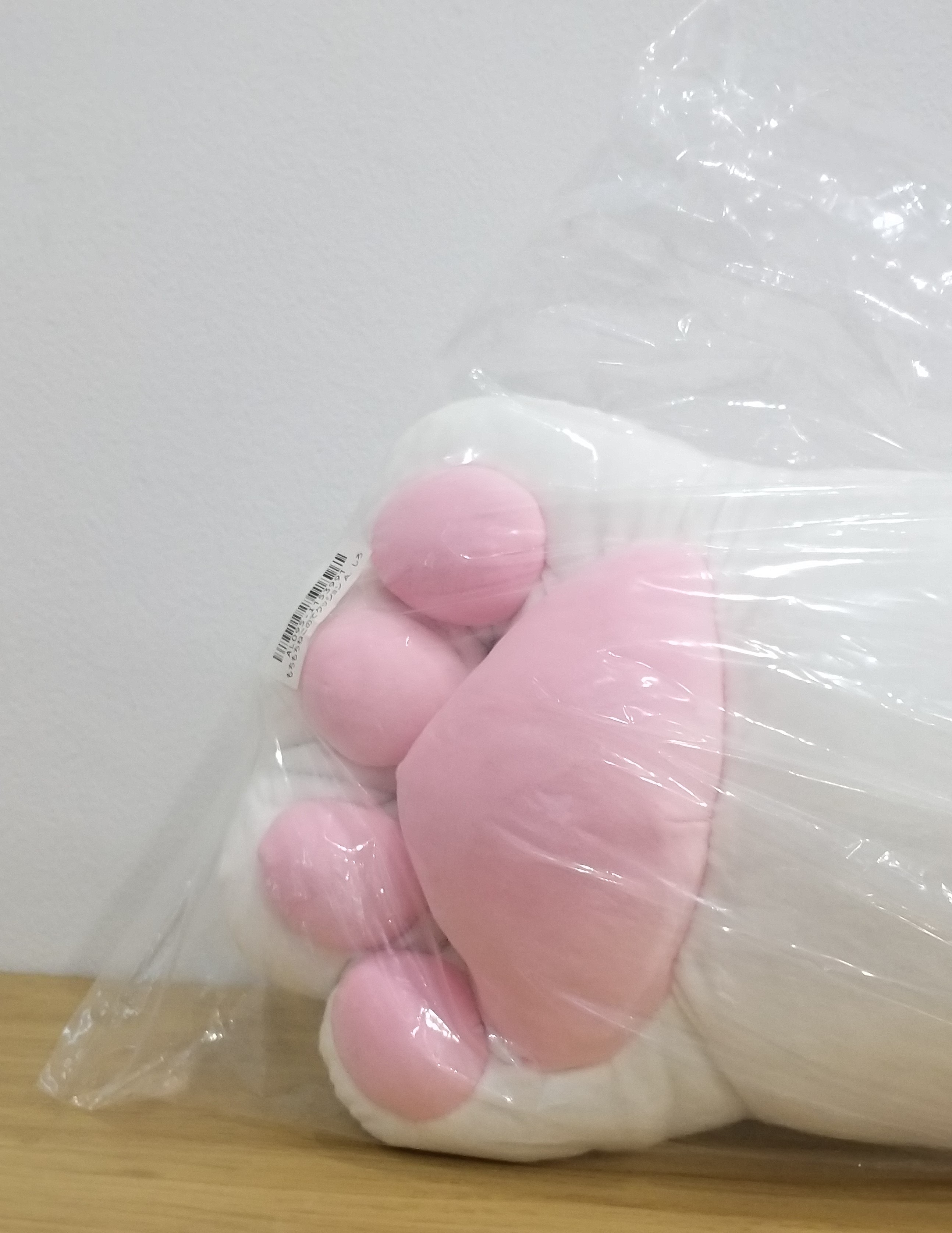 SQUISHY CAT ARM CUSHION A WHITE eShi Shop Inspired by