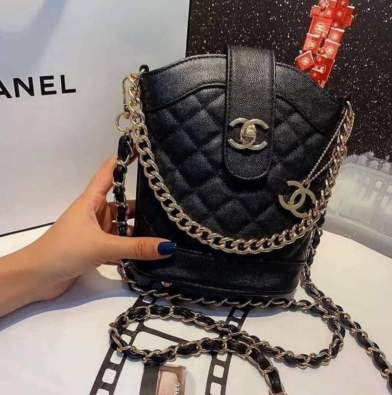 Chanel VIP gift crossbody bag blog.knak.jp