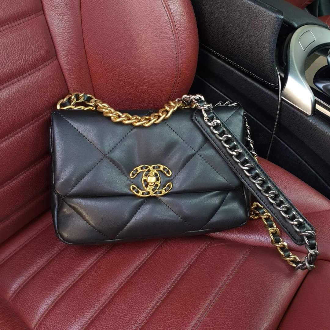 Chanel VIP gift crossbody bag blog.knak.jp
