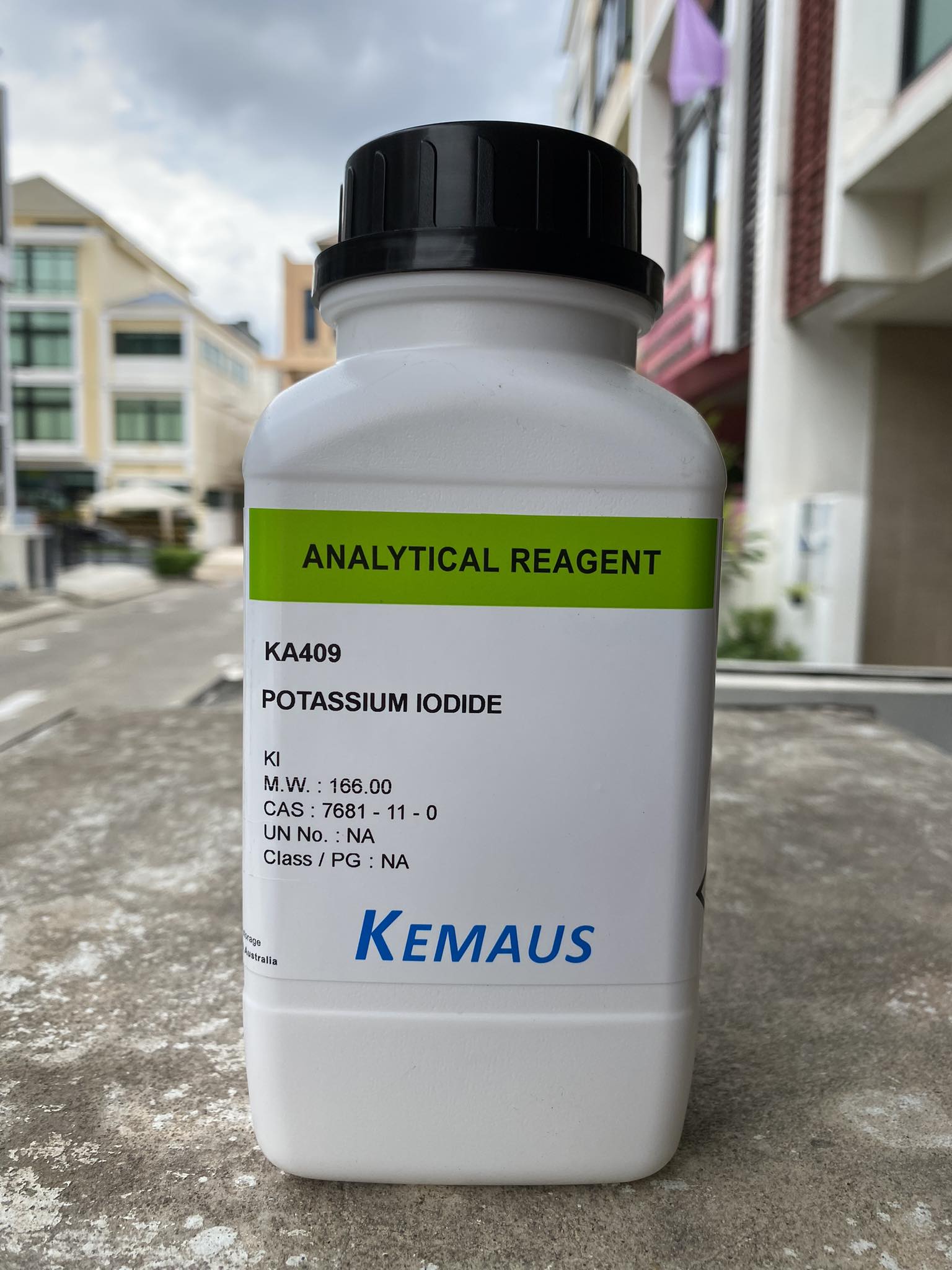 Potassium iodide 99 AR.grade (1 กิโลกรัม/ขวด) ยี่ห้อ KemAus, Australia
