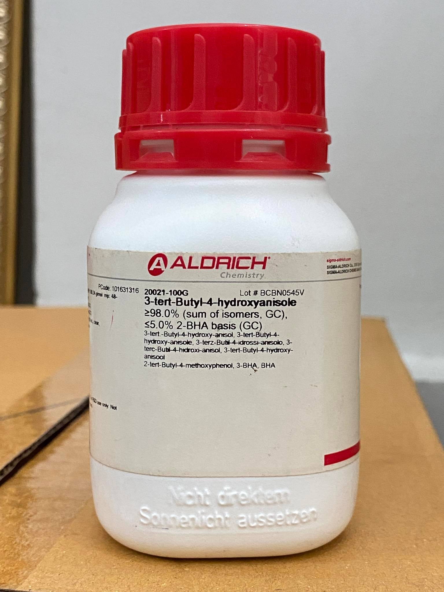 3tertButyl4hydroxyanisole (BHA) (100 กรัม/ขวด) ยี่ห้อ SigmaAldrich