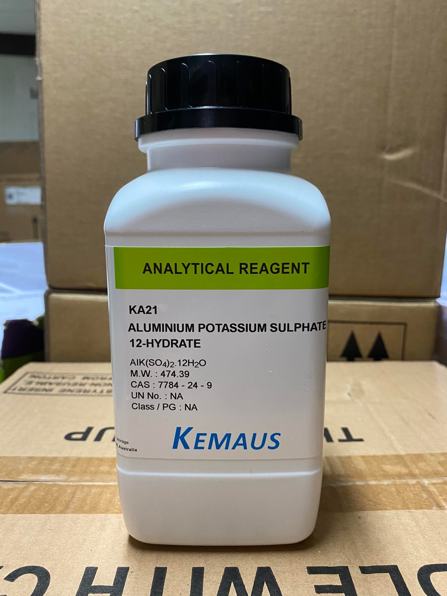 Aluminium Potassium Sulfate 98 AR.grade (500 กรัม/ขวด) ยี่ห้อ KemAus