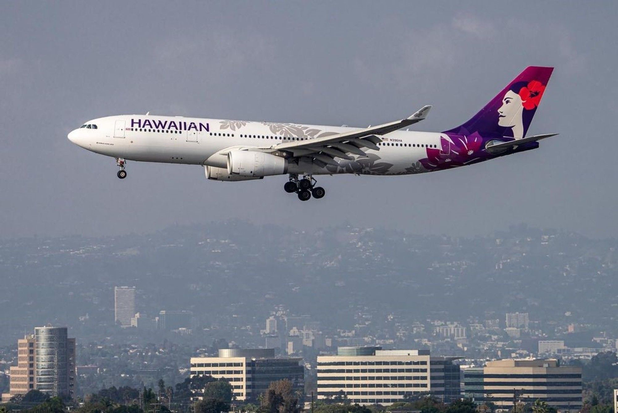 36 passengers injured during turbulence on Hawaiian Airlines flight