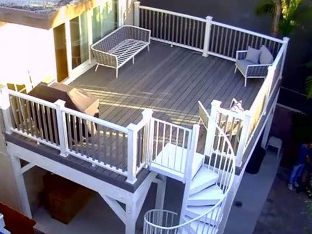 Composite Wood Secondfloor Balcony Railing and Spiral Stairs ION