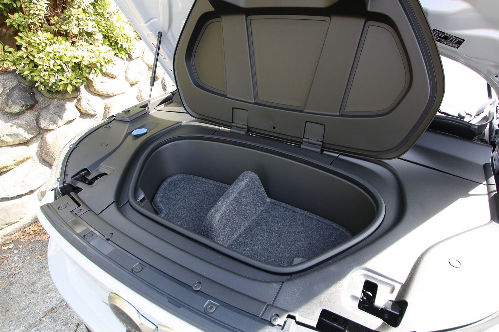 Solucionado Descubre cómo abrir el frunk de tu Tesla Model 3 cuando se