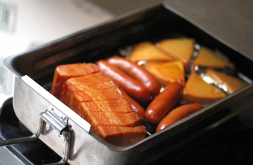 【燻製の作り方】一番簡単なメスティンを使ったレシピ 家でおかず・おつまみ 燻製食材まとめ│CAMPIO