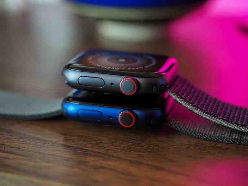 What is the difference between Apple Watch SE and 6?