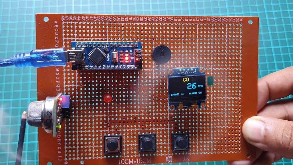 Smoke & Gas Leakage Detector using Arduino MQ2 Sensor