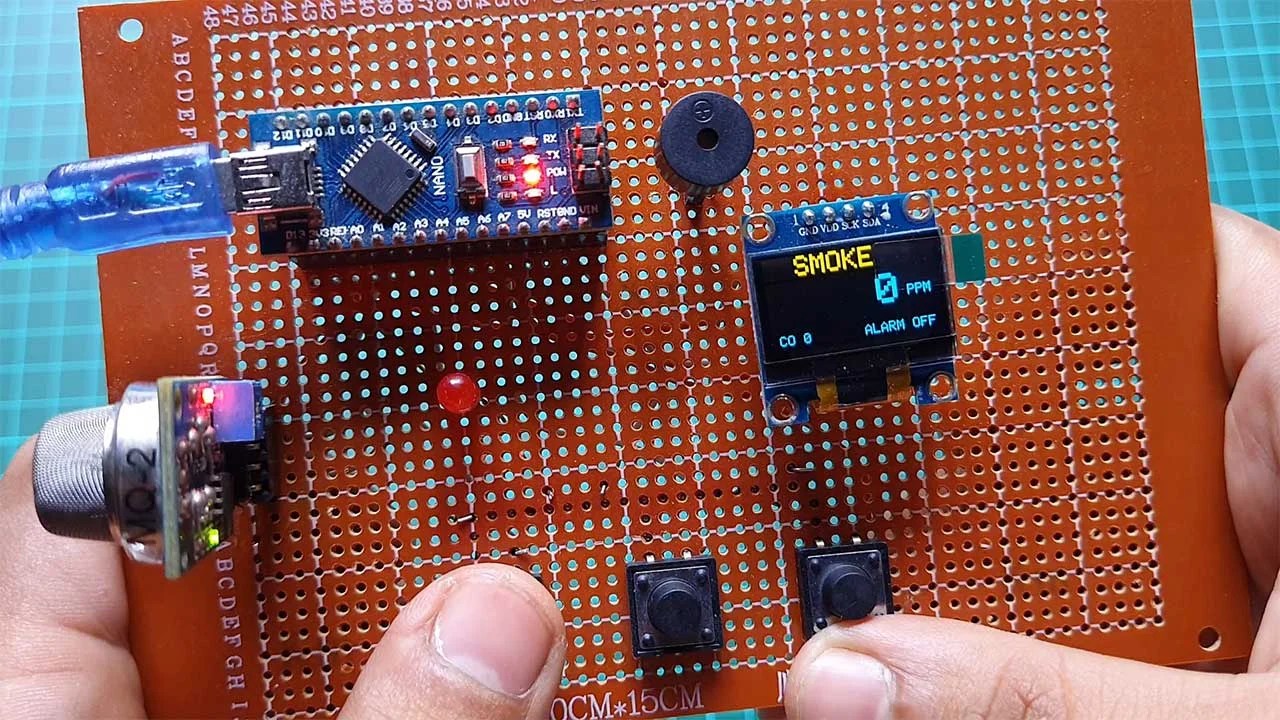 Smoke & Gas Leakage Detector using Arduino MQ2 Sensor