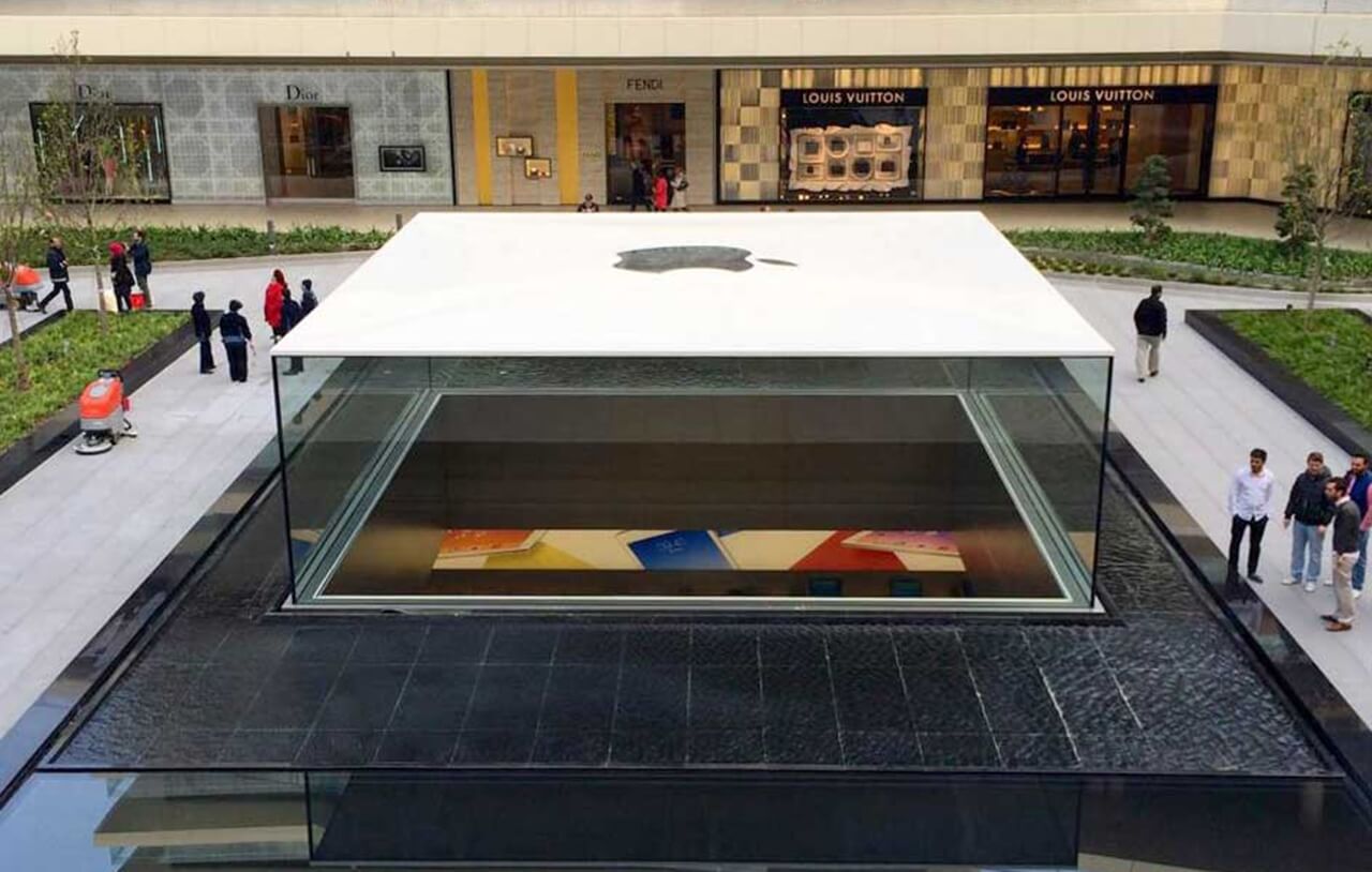Tienda de Apple en Turquía presenta un protagónico cristal central en