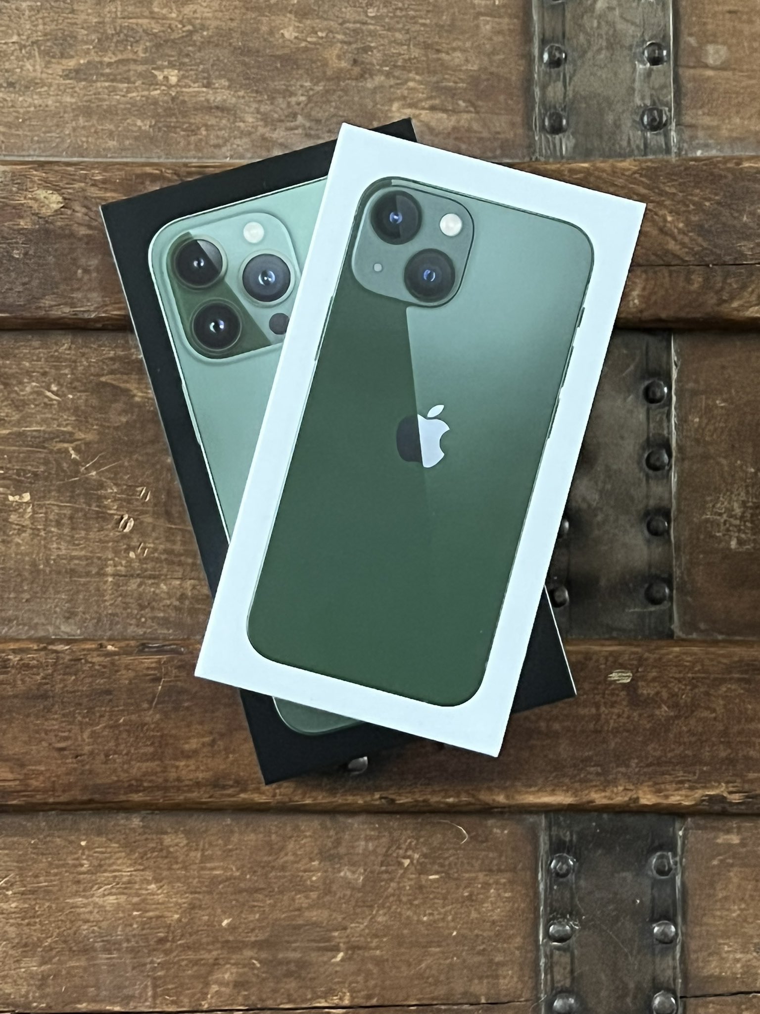 Así son el iPhone 13 y 13 Pro en color verde y verde alpino iPhoneros