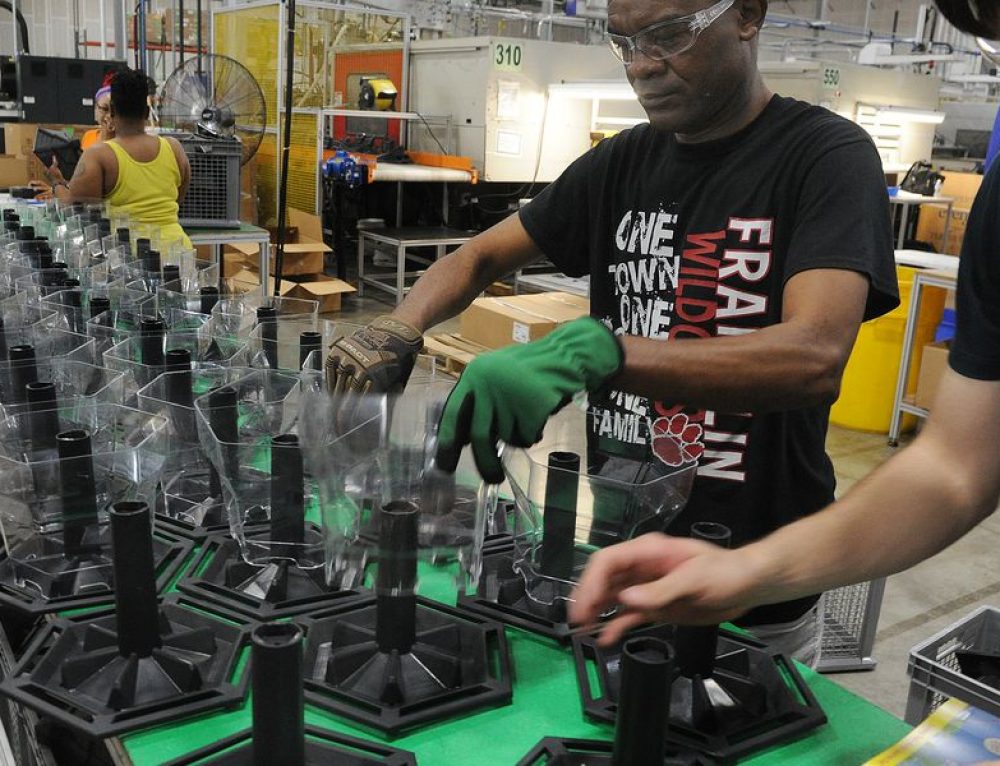 Manufacturer takes 120K square feet of building near airport