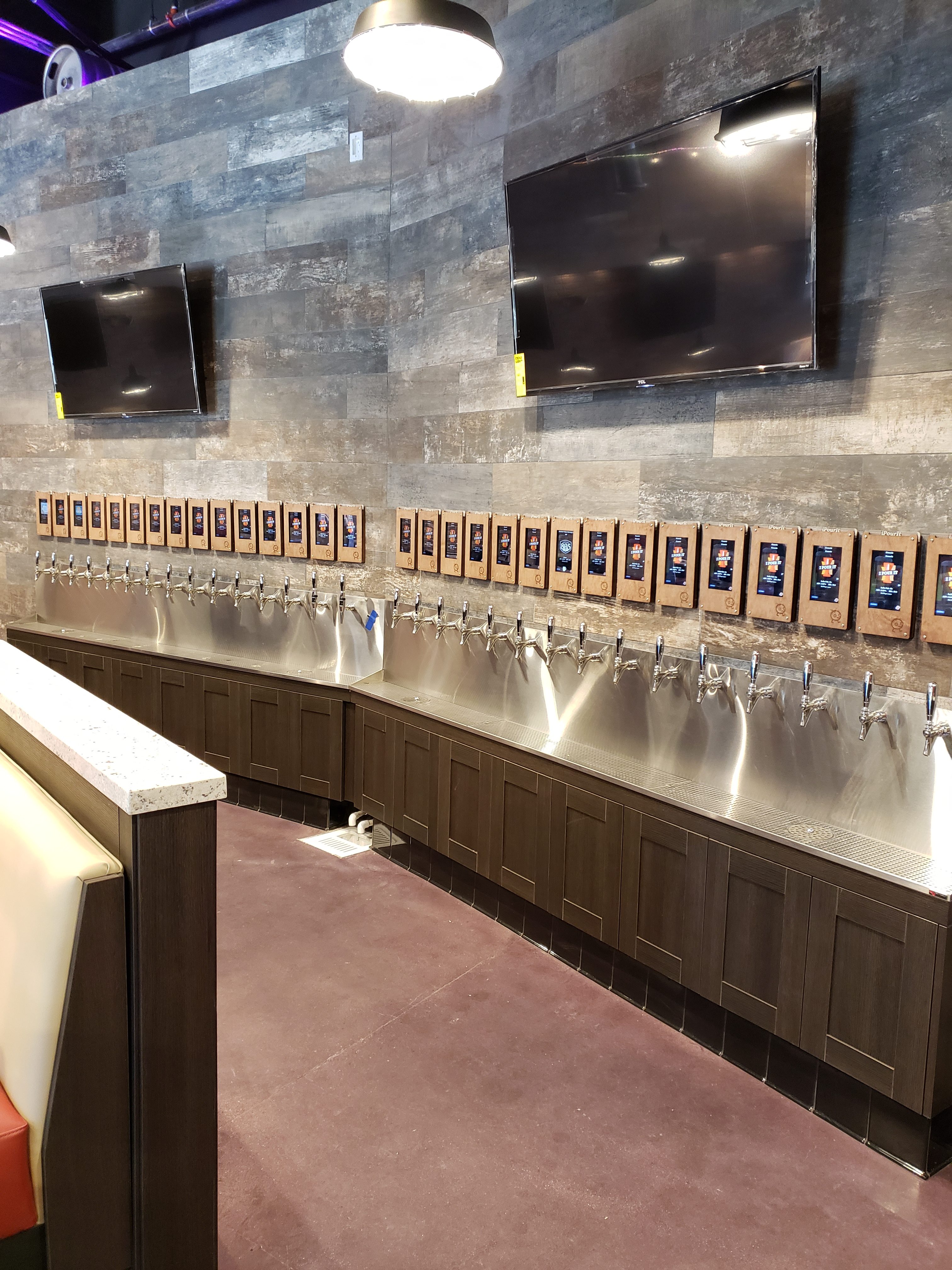 iPourIt Installs SelfServe Beer Wall at Tomato Joe’s Pizza