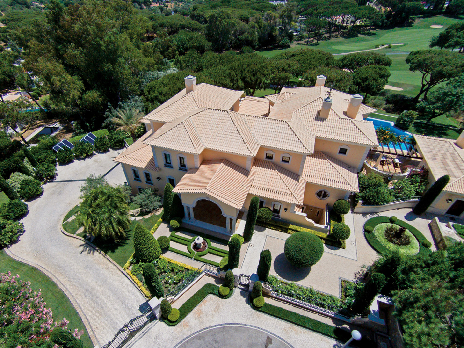 Sensational Villa Facing the Vilamoura Old Course in the Algarve