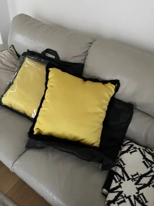 Poduszki La mania złote 2 szt Rumia • OLX.pl