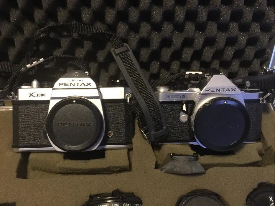 Pentax ME Super, Pentax K1000 z obiektywami. Walizka reporterska