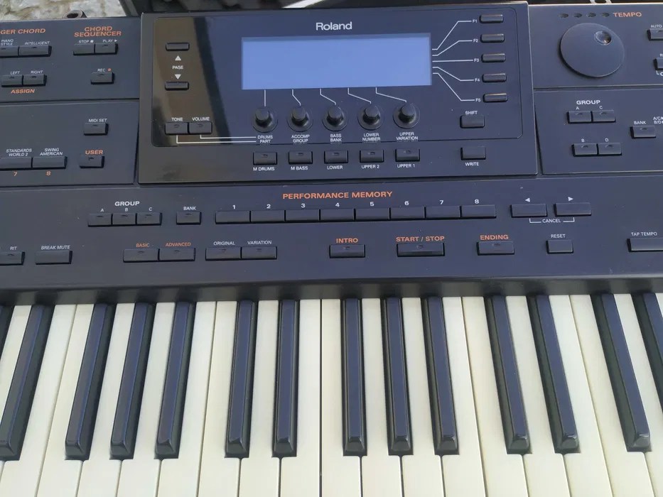 Sintetizador Roland G800 Guimarães • OLX Portugal