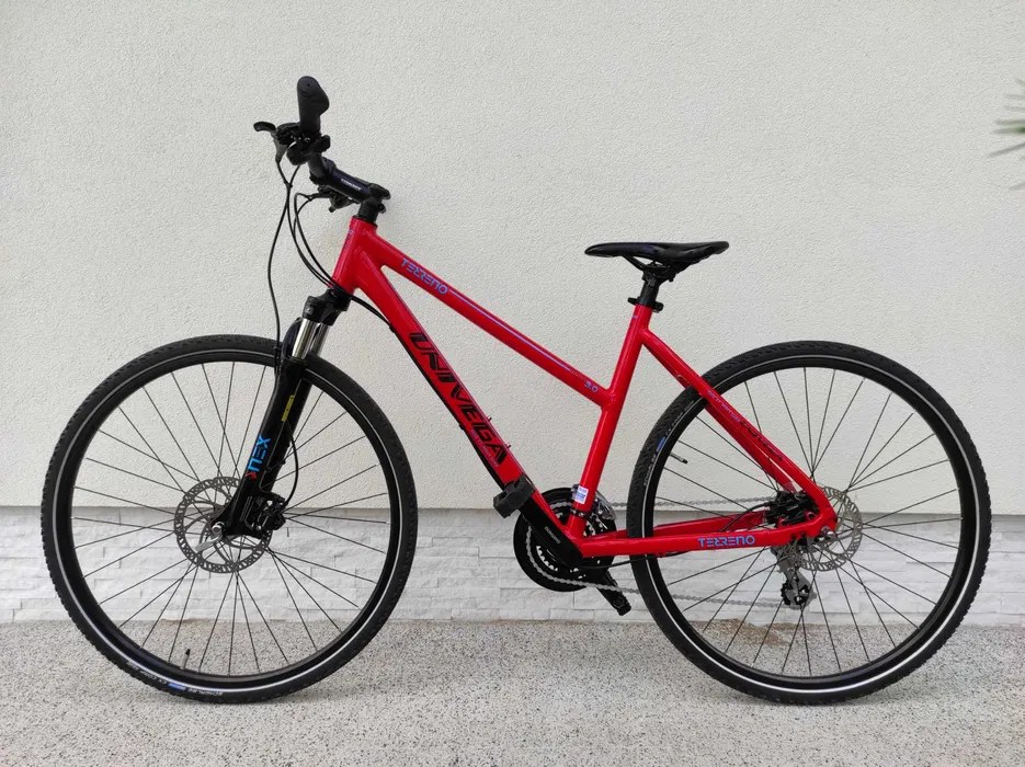 Rower UNIVEGA crossowy, koła 28, hydraulika, amor, powystawowy